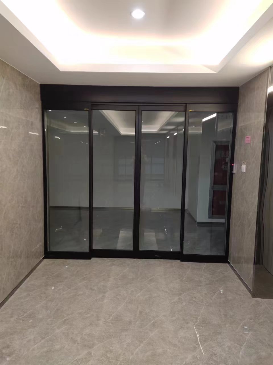 东台市玻璃伸缩门